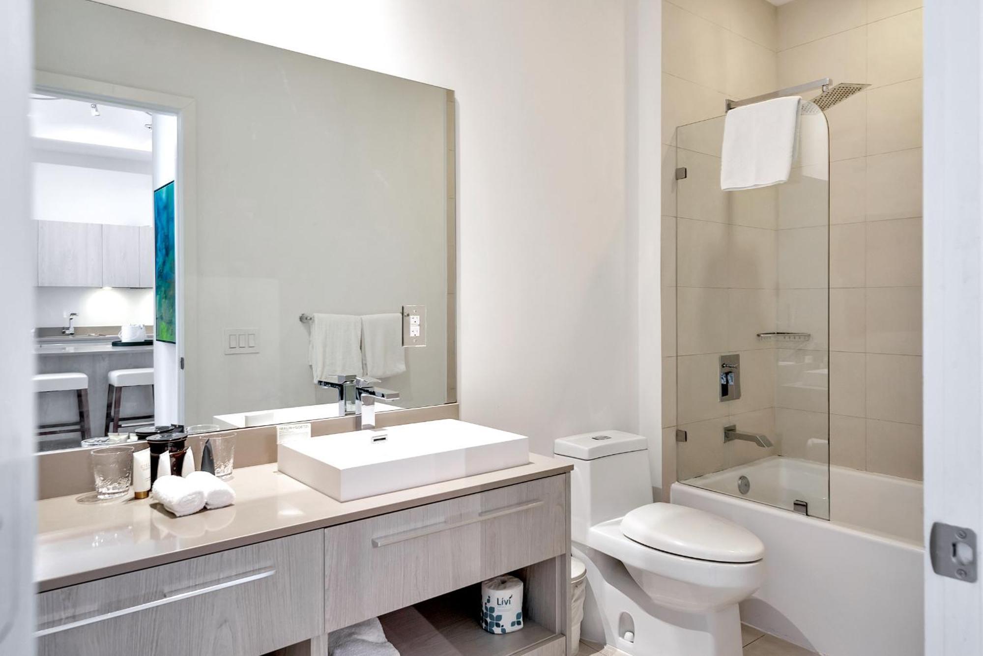 203-1Br/1Ba At The Beach Gem! Lux Amenities! Hollywood Buitenkant foto