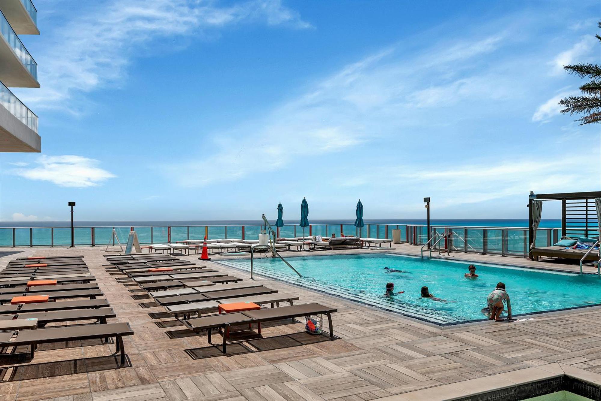 203-1Br/1Ba At The Beach Gem! Lux Amenities! Hollywood Buitenkant foto